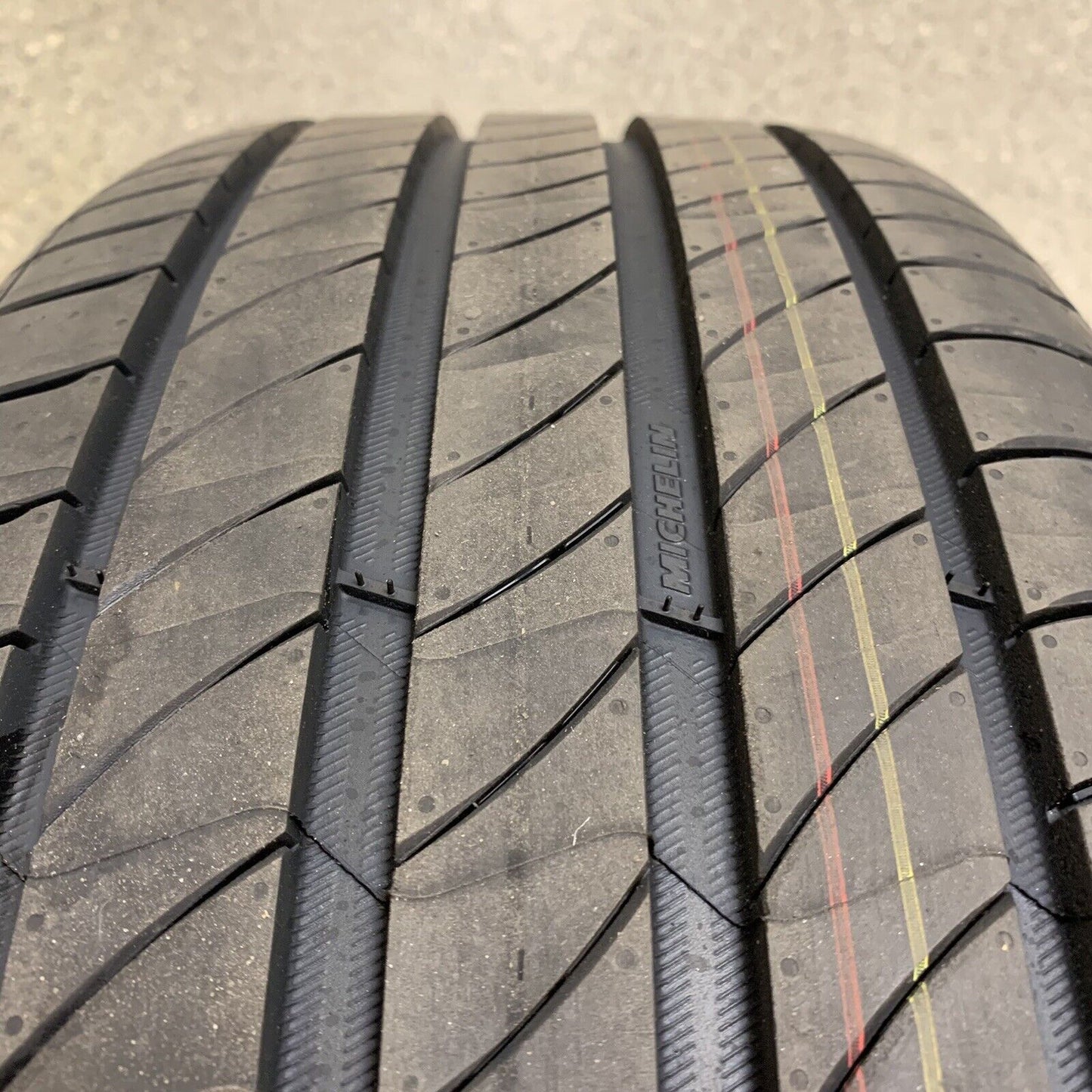 Genuine Nissan Qashqai 20" Alloy Wheel and Tyre