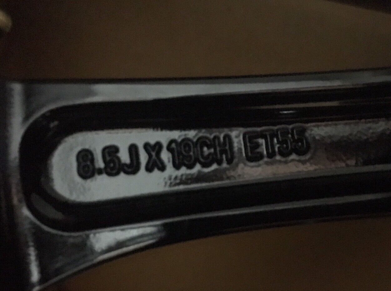 Jaguar XE 19" Rear Radiance XE Alloy Wheel 8.5Jx19” T4N1680 Black And Diamond