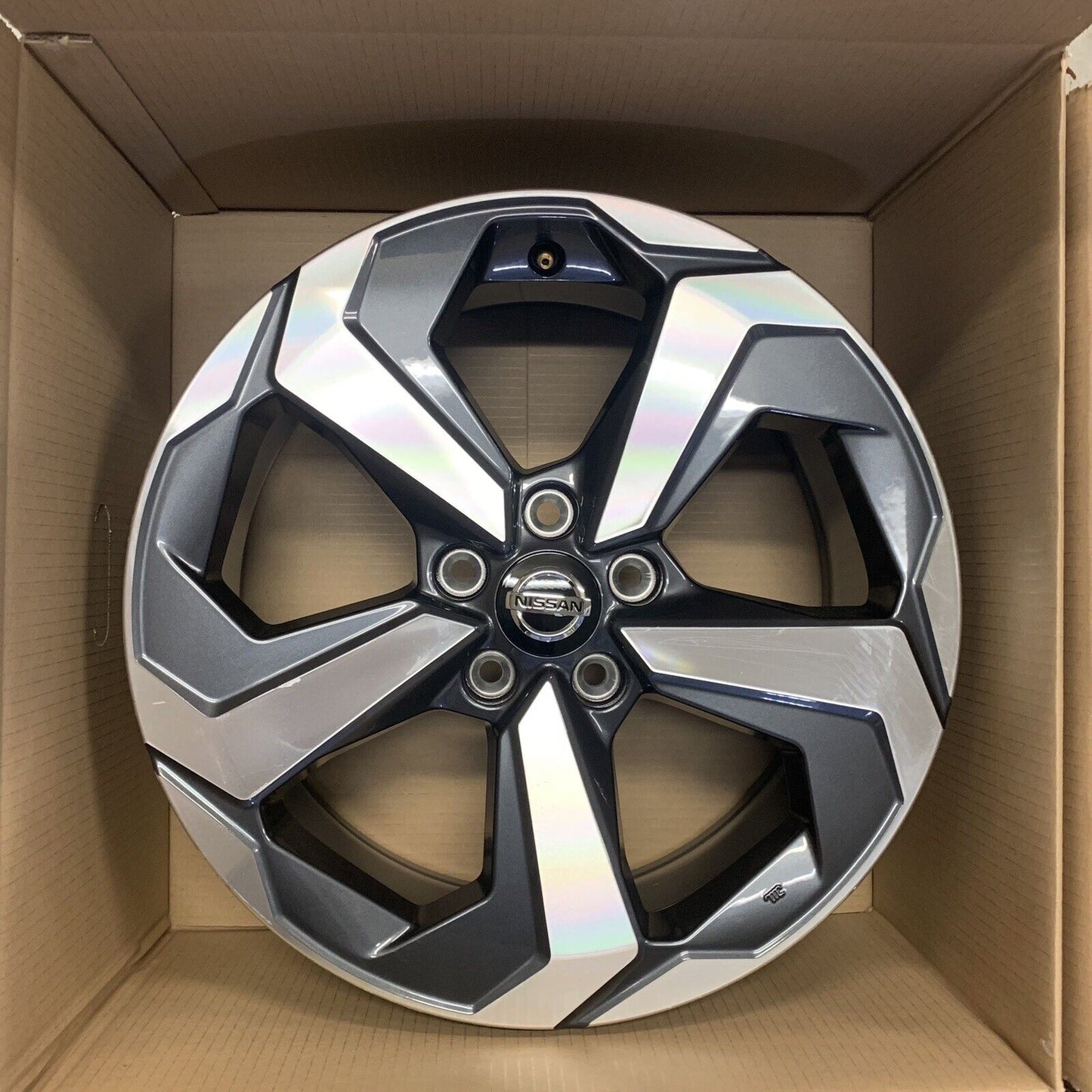 Genuine Set Of 4 Nissan Qashqai 18" Alloy Wheels Grey And Diamond Cut D03006UA3A