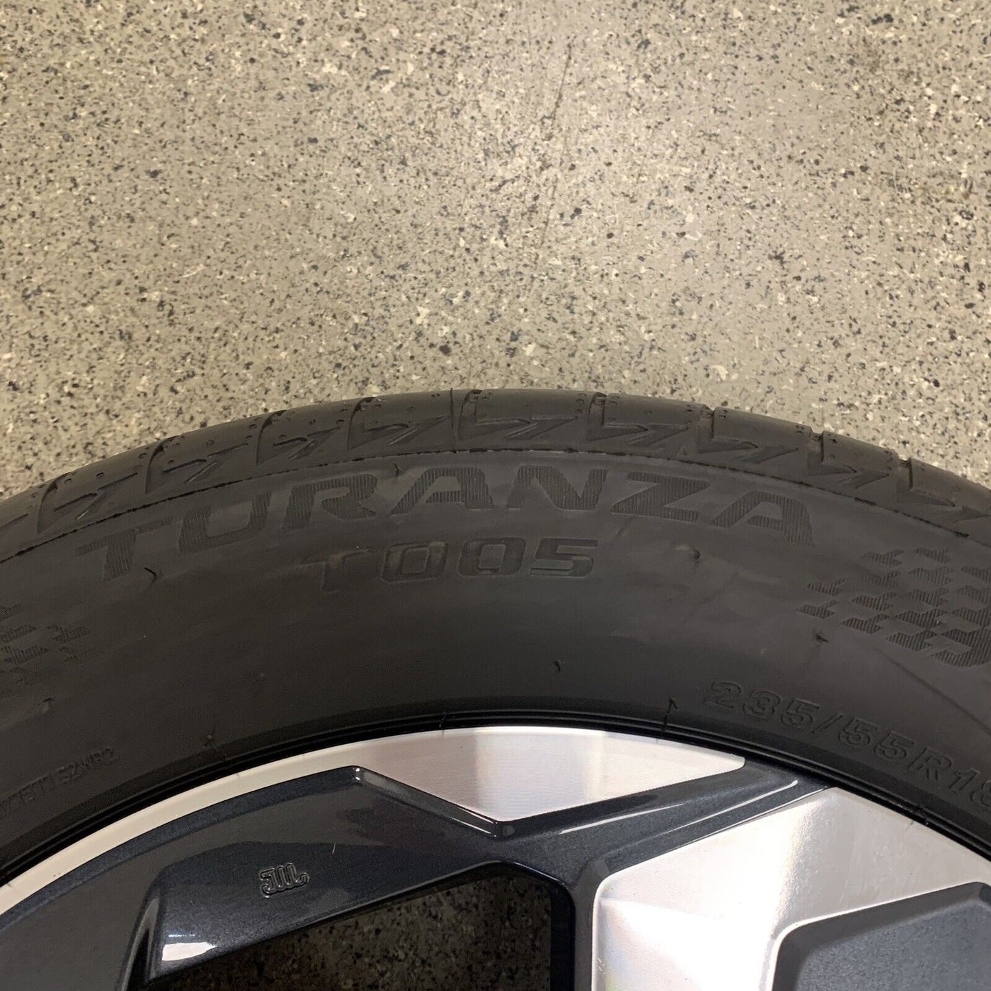 Genuine Nissan Qashqai 18" Alloy Wheel and Tyre