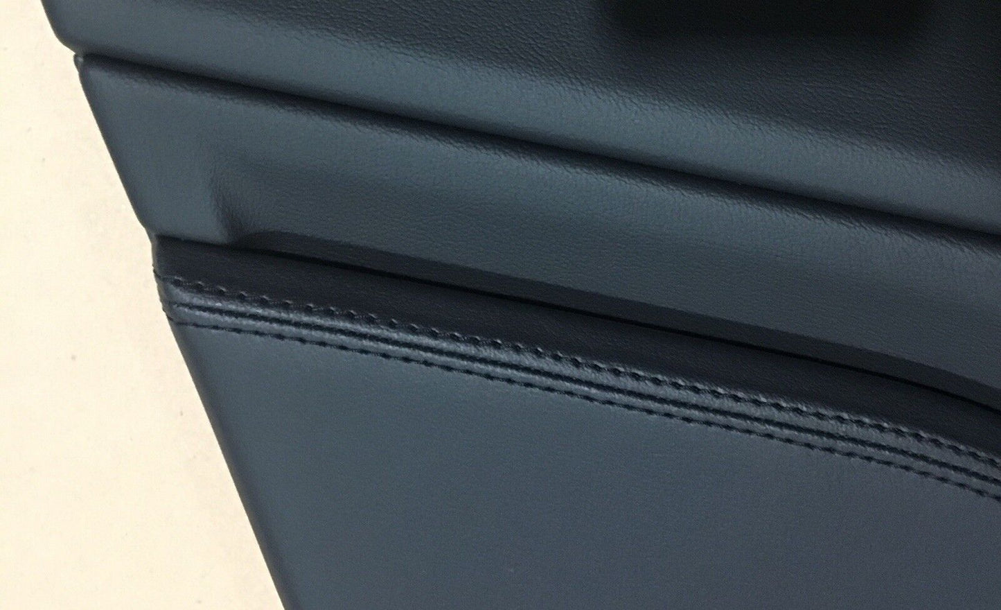 Jaguar Fpace Rear Door Card LH Leather, BlackStitch LED DG3