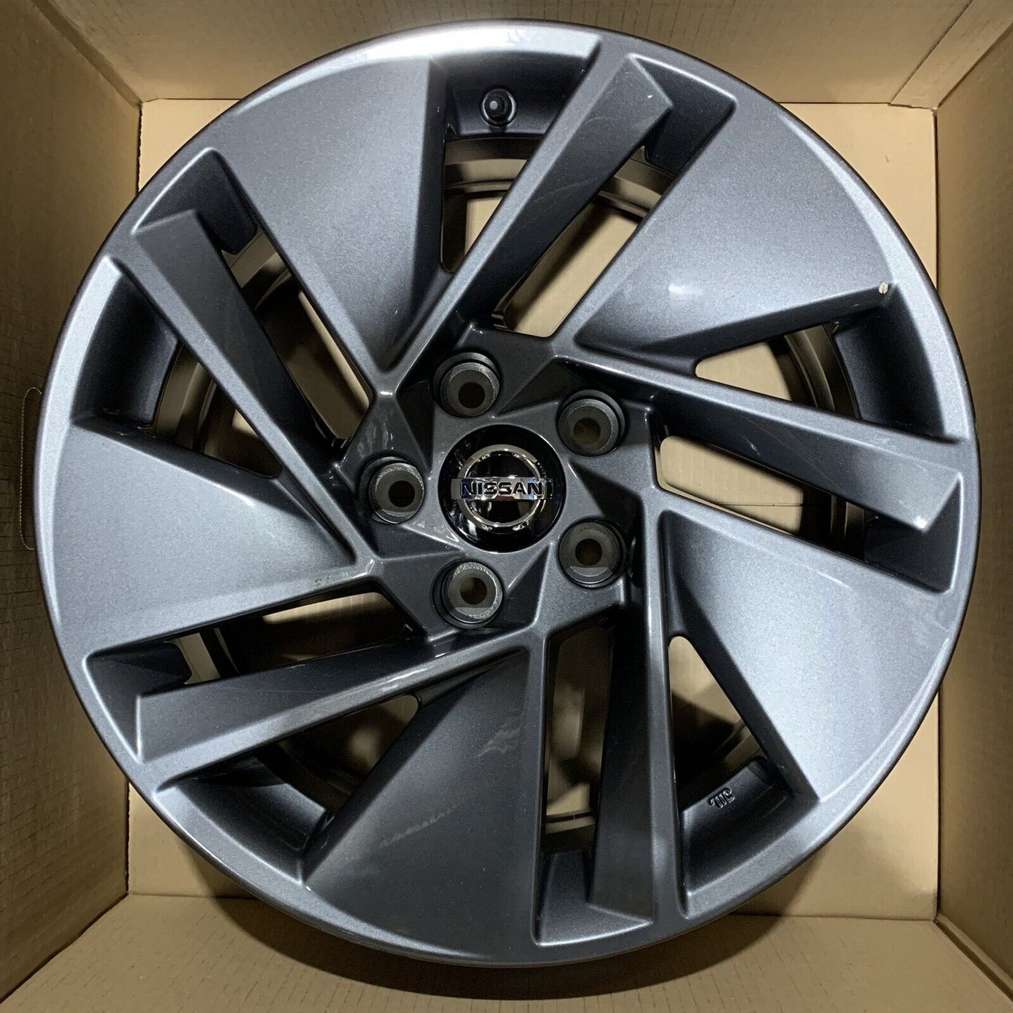 Genuine Nissan Qashqai 17" Grey Alloy Wheel 7J 40 offset D03006UA2A