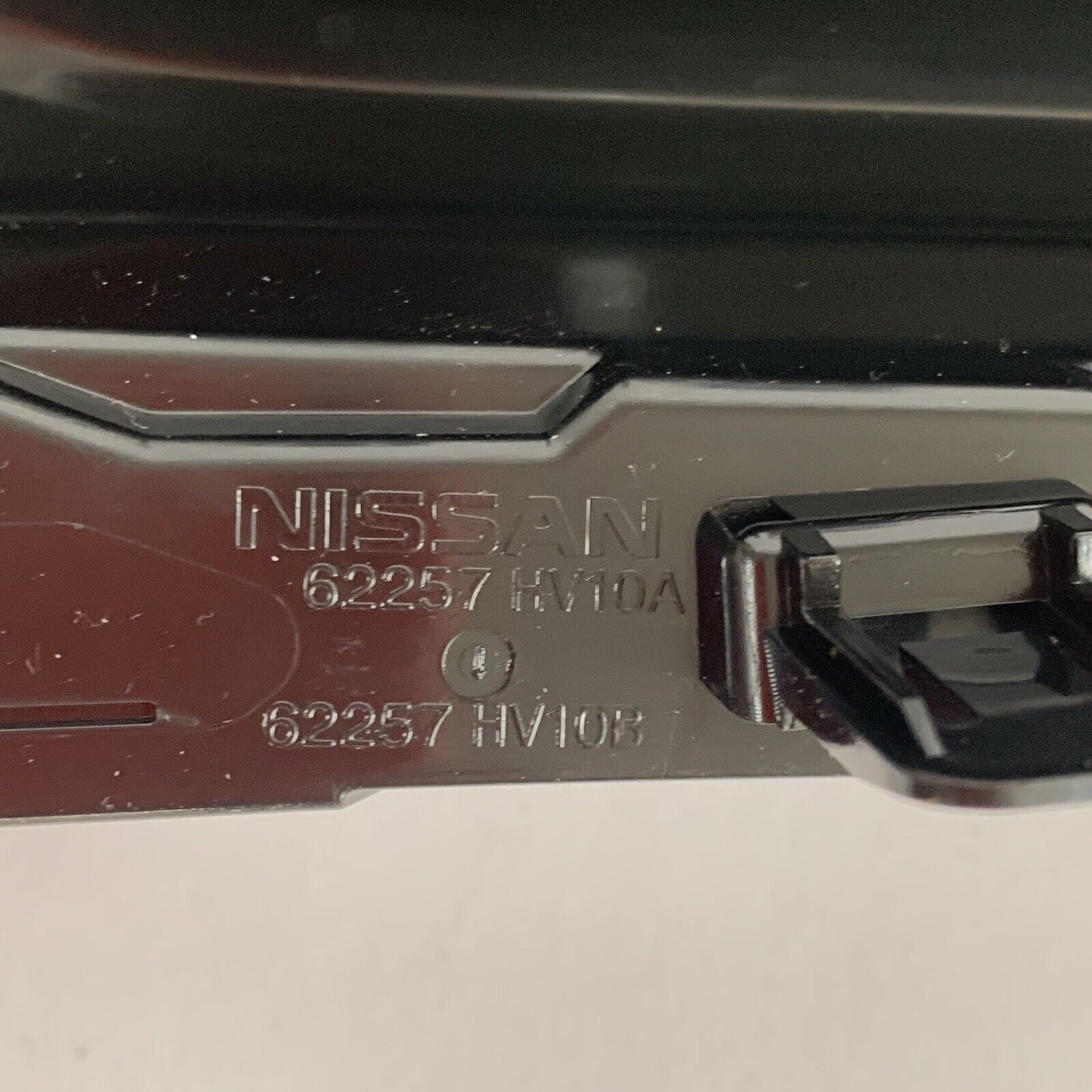 New Genuine 2015 Nissan Qashqai Front Bumper Side Grille Left  Side  62257HV10A