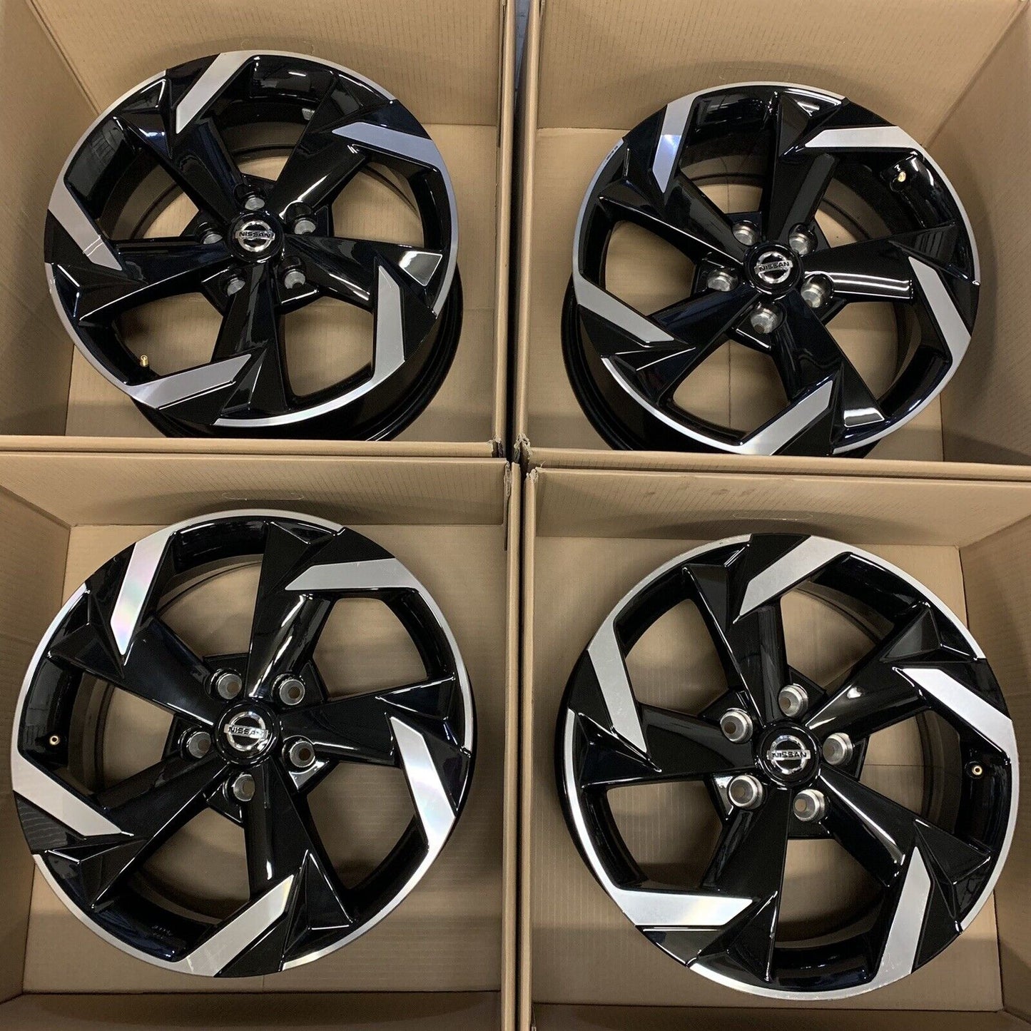 Genuine Nissan set of 4 Juke 17" alloy Wheels Diamond Cut Gloss Black 7J 35