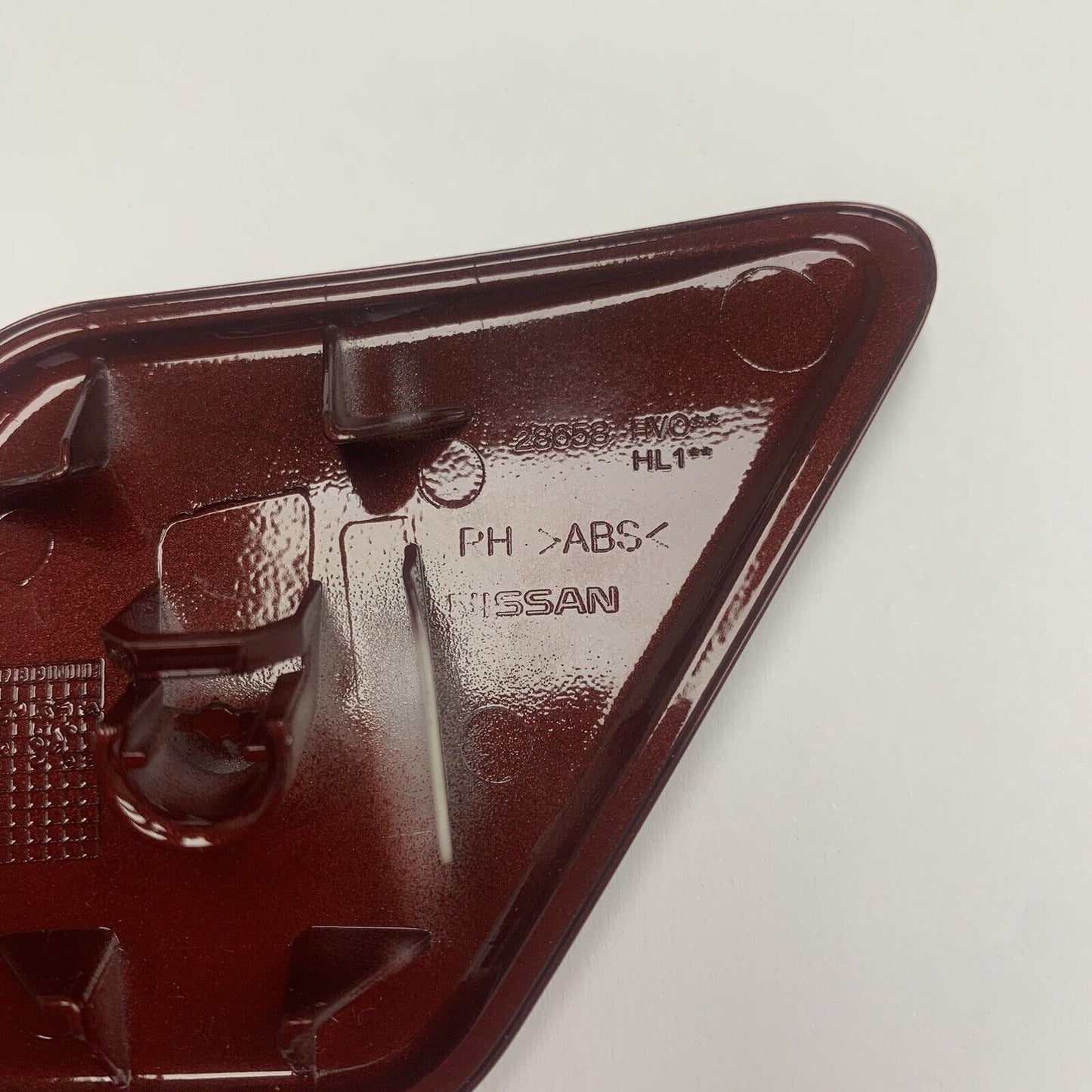 New Nissan Qashqai Headlight Red Right Hand Washer Jet Cover