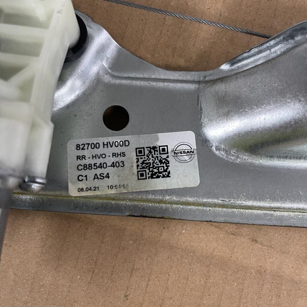 Genuine Original Nissan Nissan Right Rear Window Mechinsum 82700 HV00D