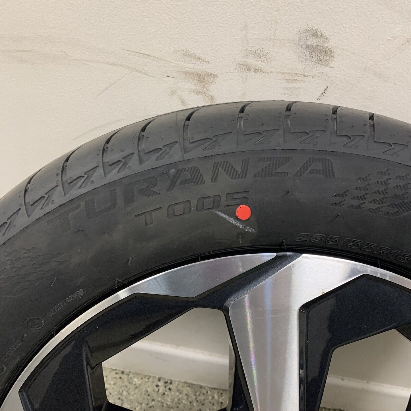 Genuine Set Of Nissan Qashqai 18" Alloy Wheels and Tyres