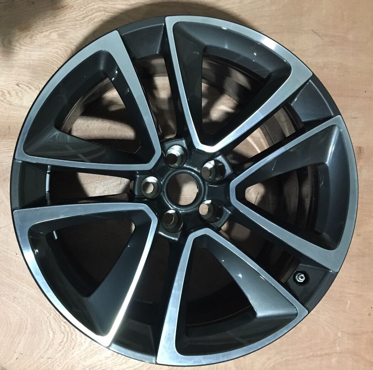 Genuine Jaguar 19" F-type Alloy Volution  9.5jx19 27 Tech Grey & Turned T2r14422