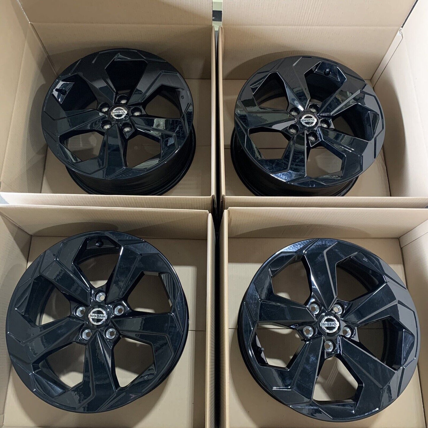 New Genuine Set Of 4 Nissan Qashqai 18" Gloss Black Alloy Wheels