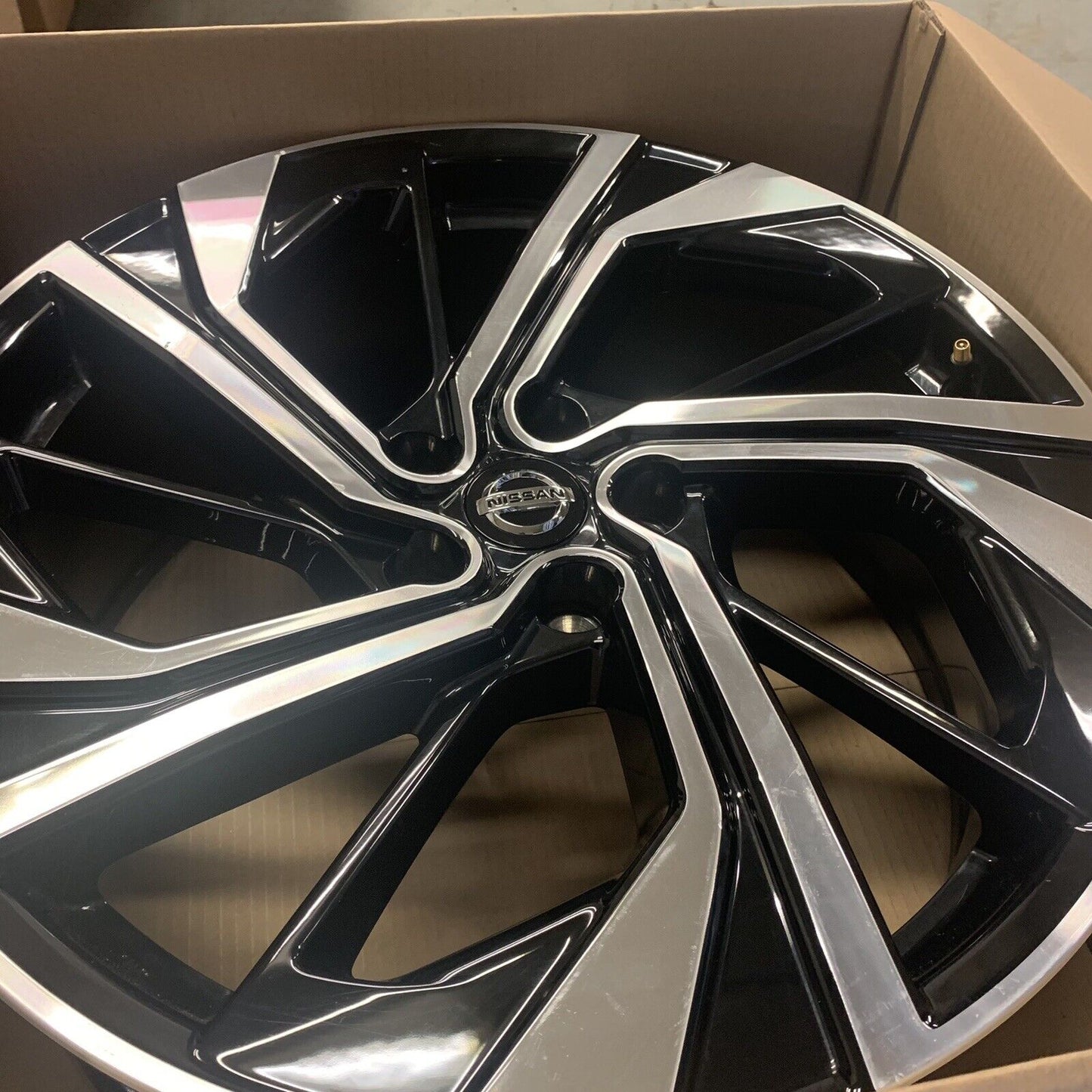 Genuine Nissan Qashqai 20" Alloy Wheel Diamond Cut and Gloss Black 6UA6A