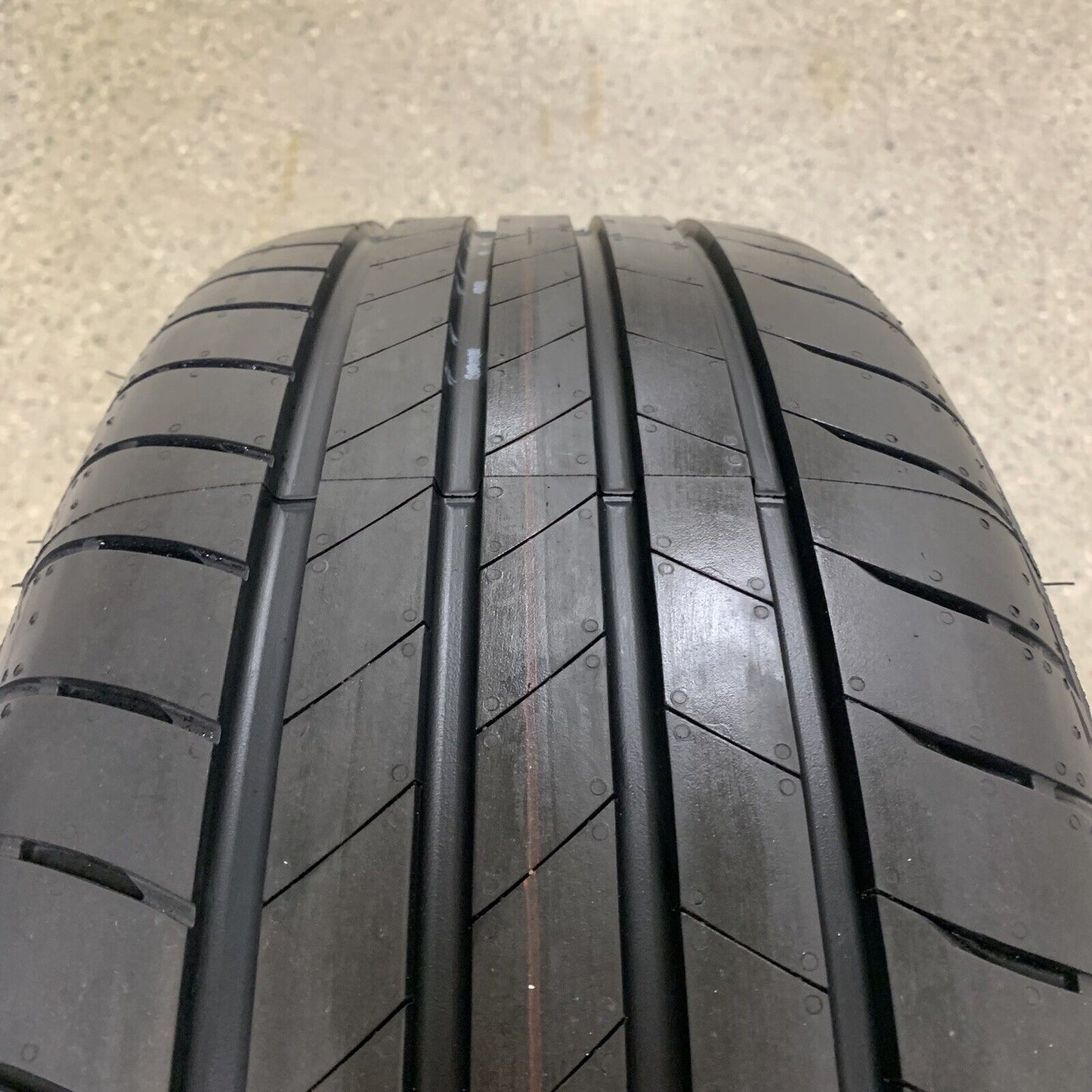 Genuine Nissan Qashqai 18" Alloy Wheel and Tyre