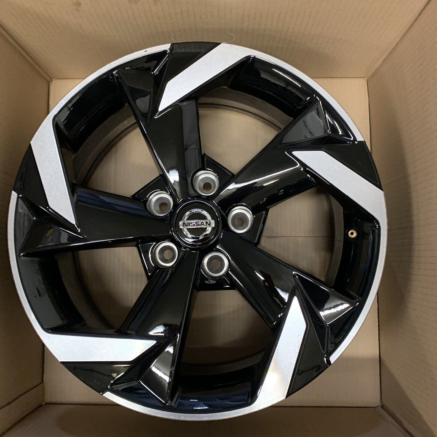 Genuine Nissan set of 4 Juke 17" alloy Wheels Diamond Cut Gloss Black 7J 35