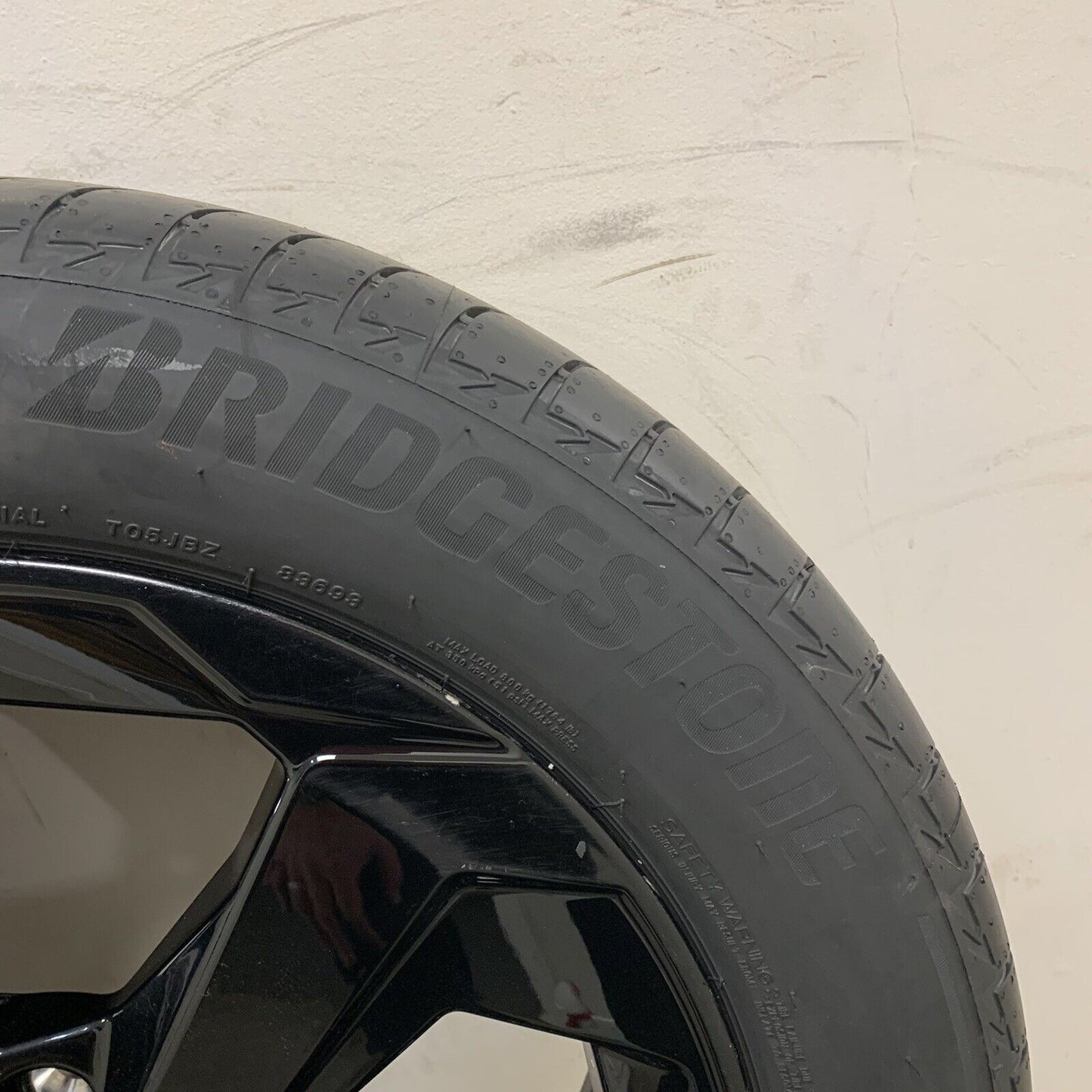 Genuine Set Of Nissan Qashqai 18" Black Alloy Wheels and Tyres