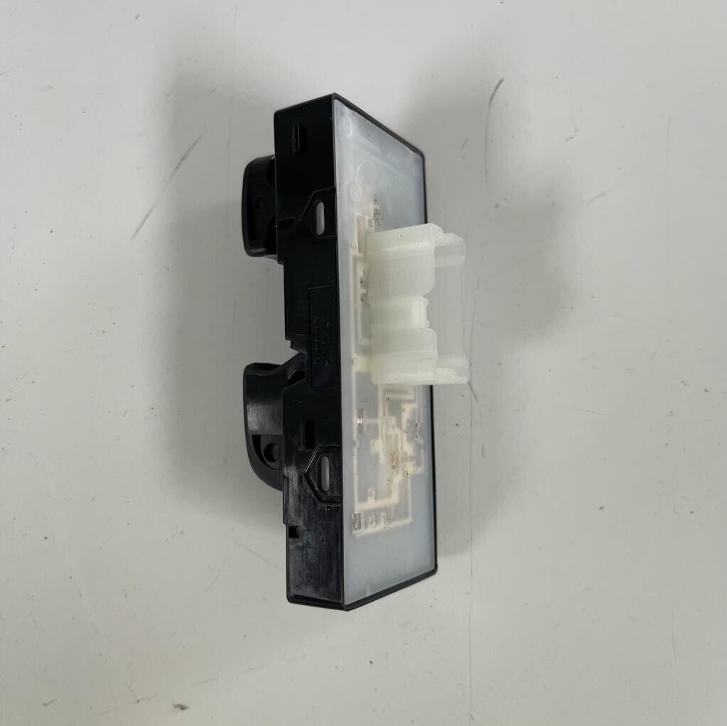 New Genuine Nissan Window Switch 25411 HV02AV