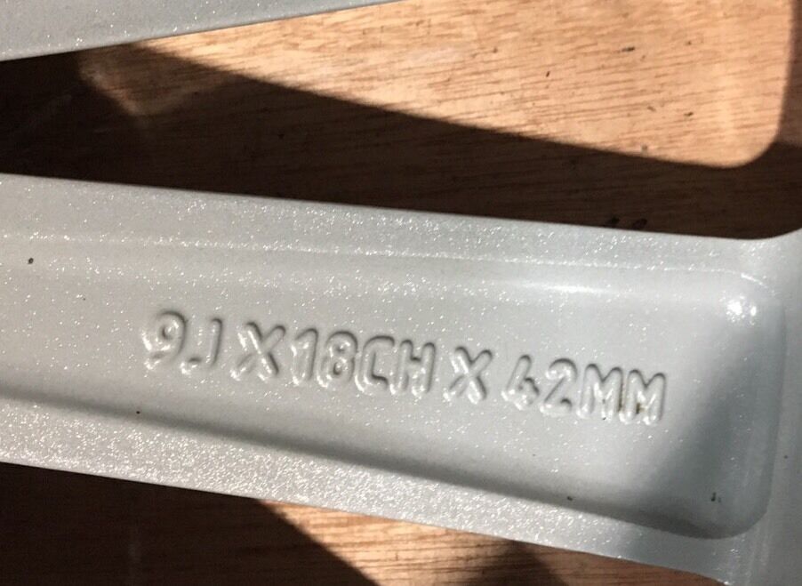 Genuine Jaguar XJ 18" Rear Manra Alloy Wheel 9Jx18CHx42MM