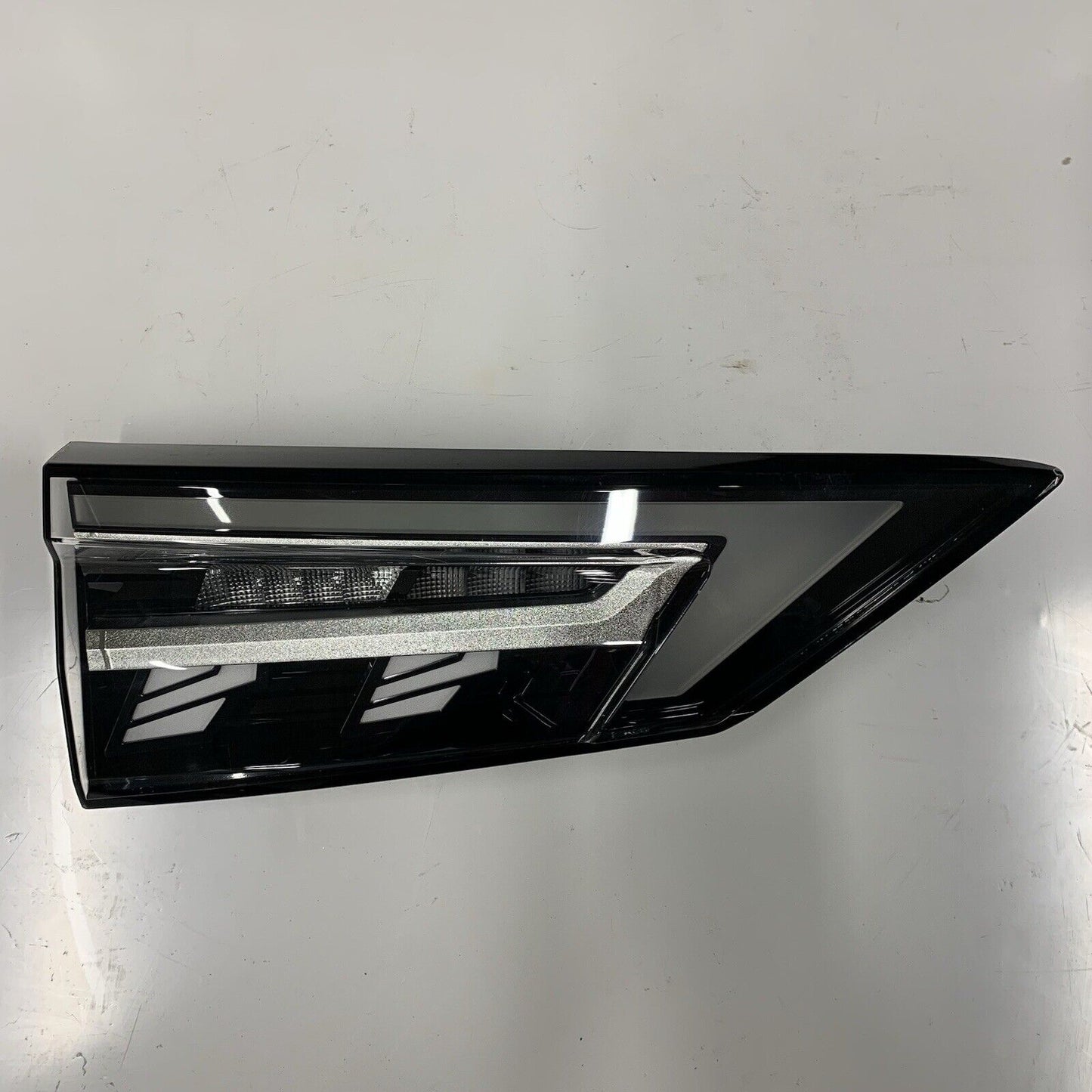 Genuine Nissan Qashqai J12 Near Side Left Hand Rear Tailgate Light 26555HN27A