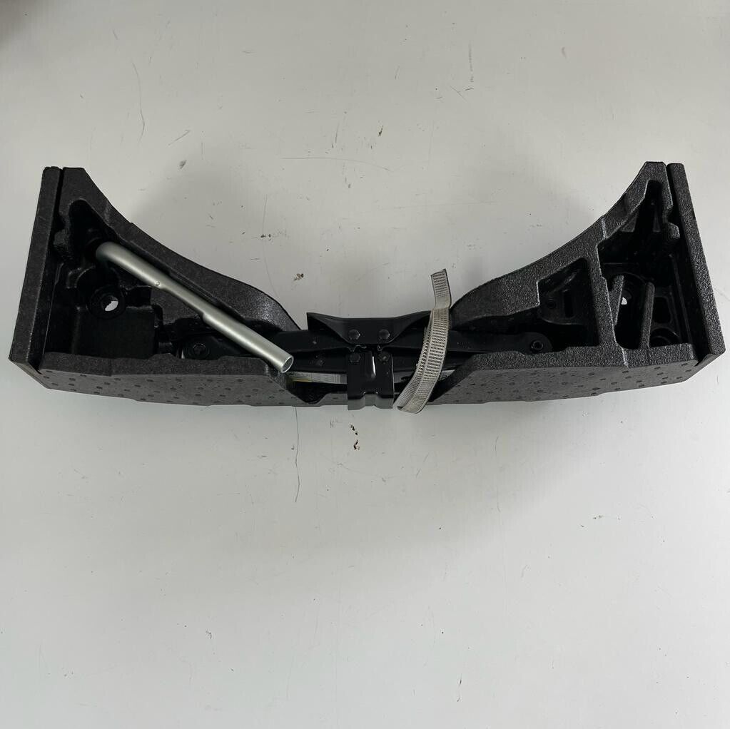 Genuine Vw Volkswagen Tiguan Jack Kit And Foam Surround Jack And Wheel Brace