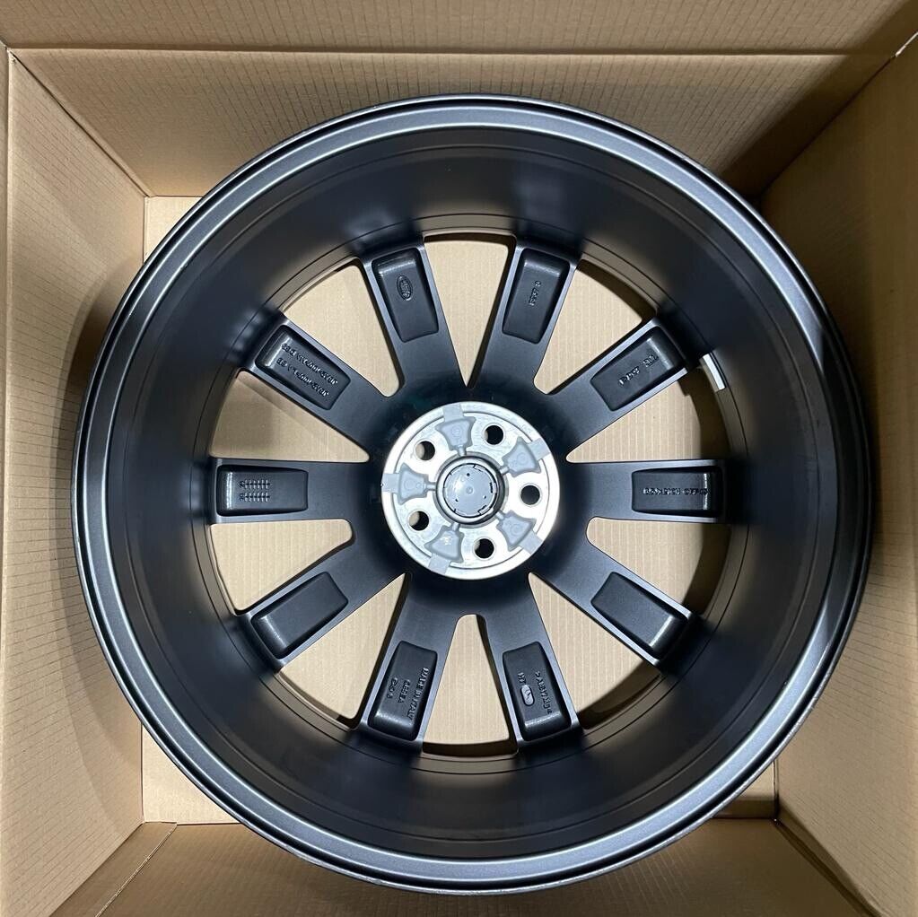 Genuine Range Rover Velar 21” Alloy Wheel Straight Black 21x8.5J CH 45 LR091541