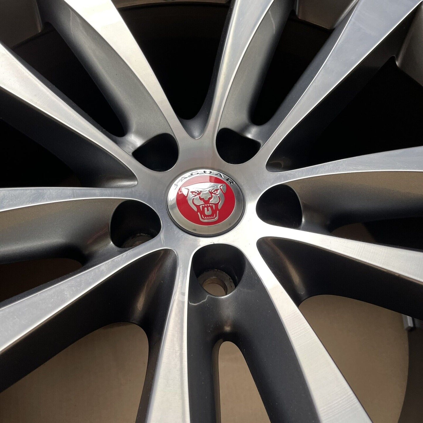 Genuine Jaguar 20" XJ351 Venom Alloy Wheel Grey & Diamond Cut 10jx20 Offset 46mm