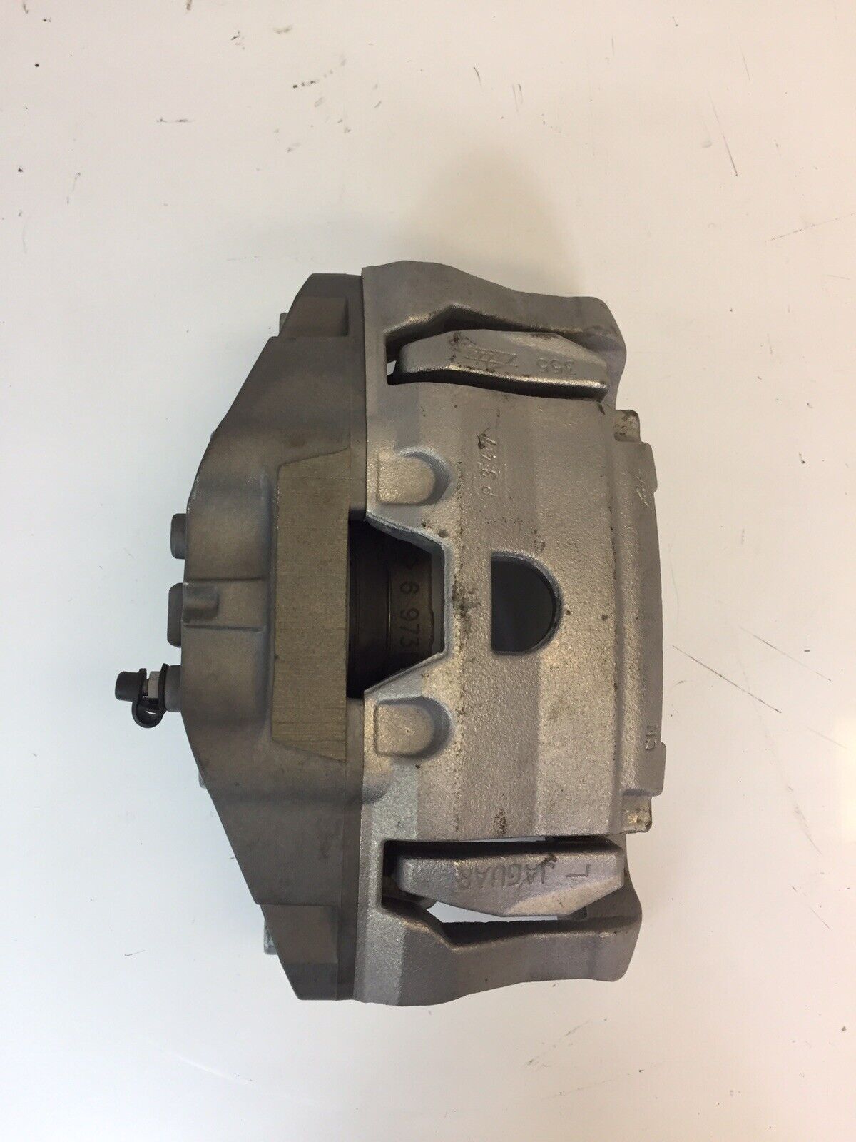 Genuine Jaguar XK ,XF , XJ Brake Calliper Housing LH C2D3107