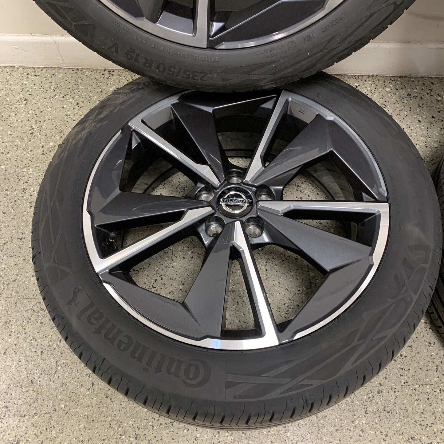 Genuine Set Of Nissan Qashqai 19” Alloy Wheels and Tyres