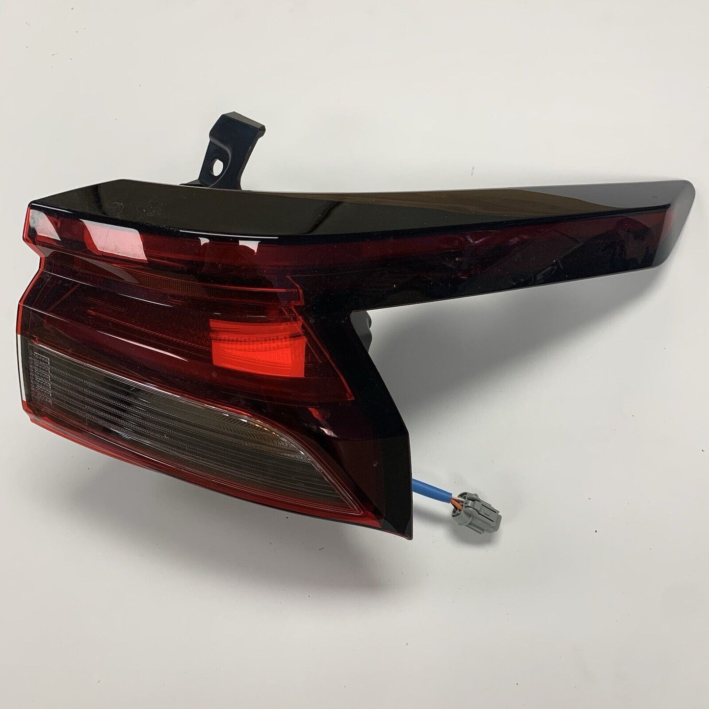 Genuine Nissan Qashqai J12 Off Side Right Hand Rear Drivers Light