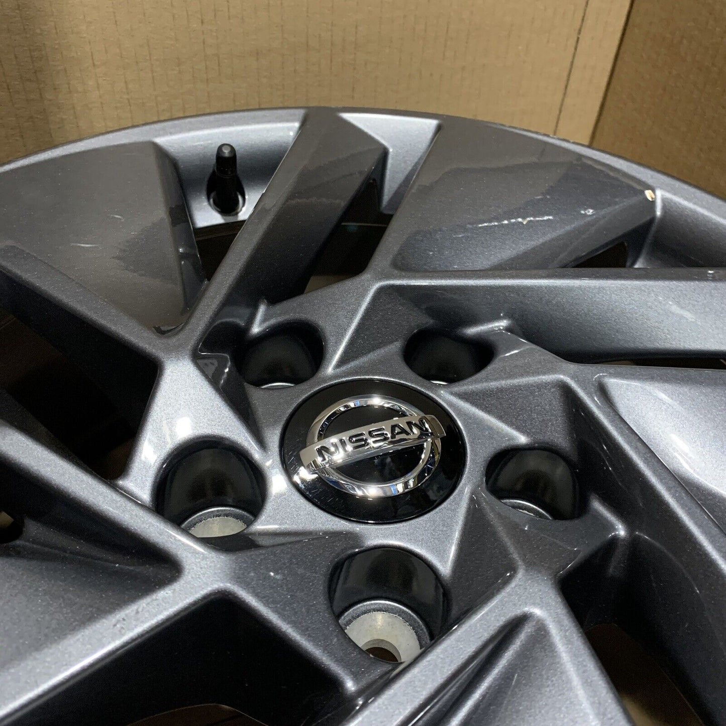 Genuine Nissan Qashqai 17" Grey Alloy Wheel 7J 40 offset D03006UA2A