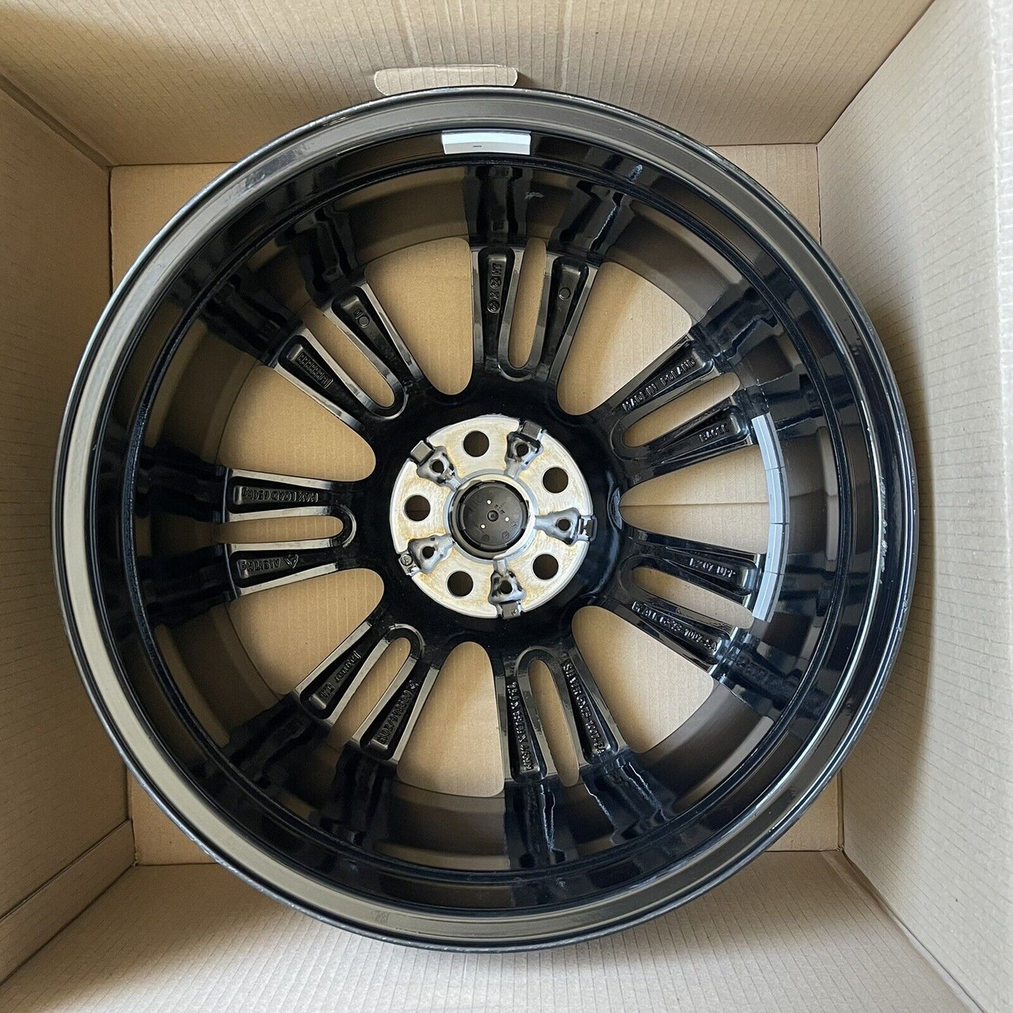 Genuine Jaguar XE 18" Front Matrix  Alloy  Black 7.5jx18ch T4n6915 Gx731007sa