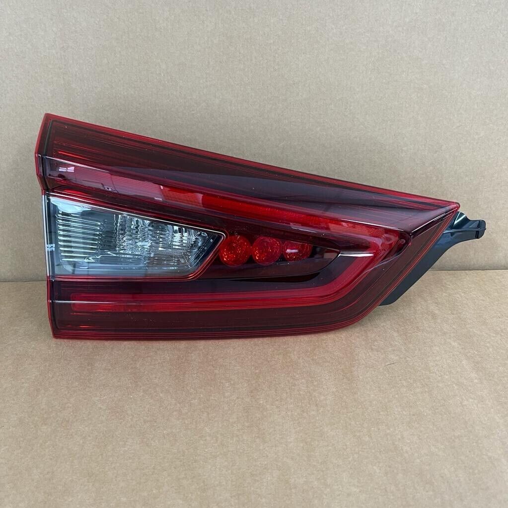Genuine 2014 Nissan Qashqai Near Side Left  Hand Rear Tailgate Light 26555hp05a