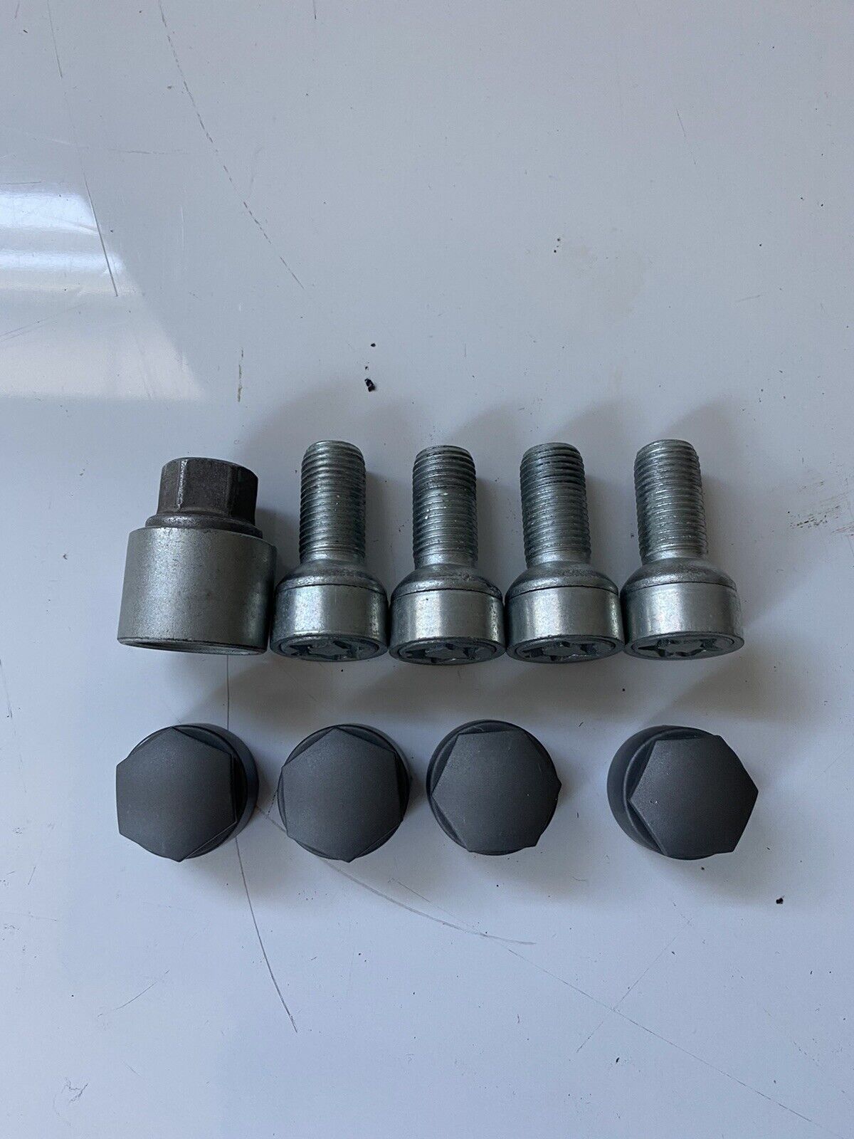 Genuine Set Of 4 Vw Volkswagen Locking  Wheel Nuts And Key Letter D