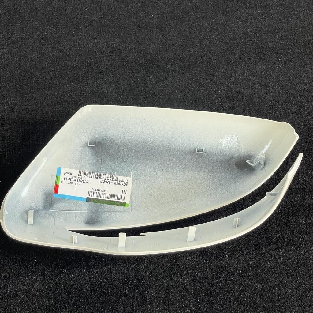 Genuine 2017 Nissan Qashqai Right Hand Off Side Pearl White Door Mirror Cover