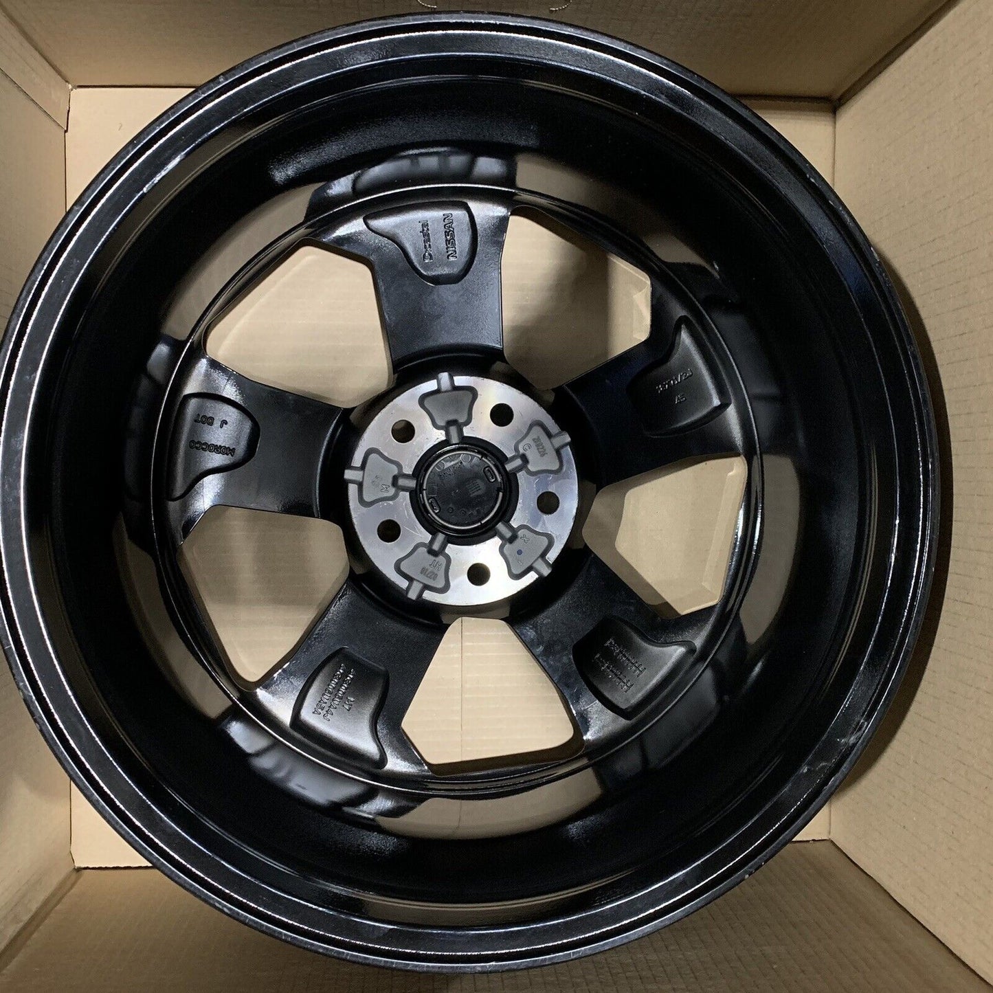 Genuine Nissan Qashqai 18" Alloy Wheel Grey And Diamond Cut D03006UA3A