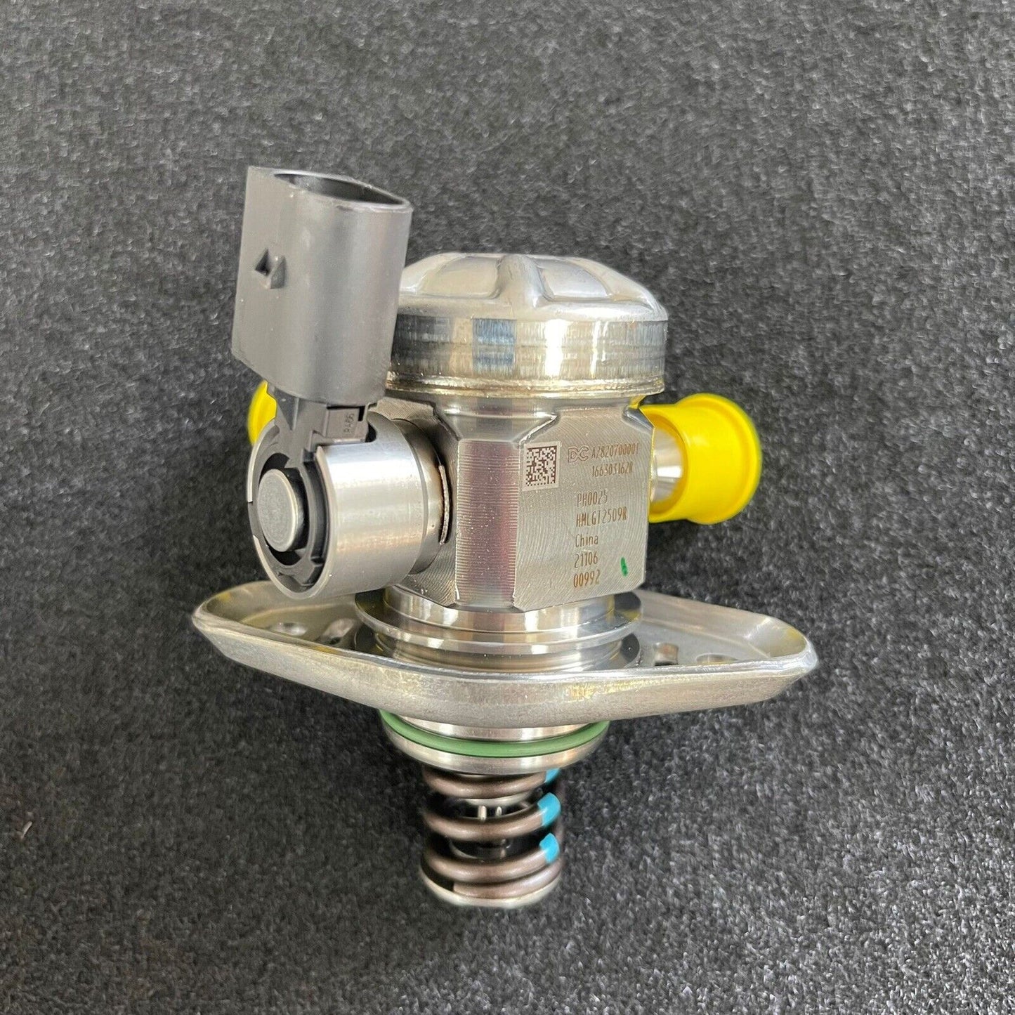 Genuine Mercedes Petrol High Pressure Fuel Pump A2820700001