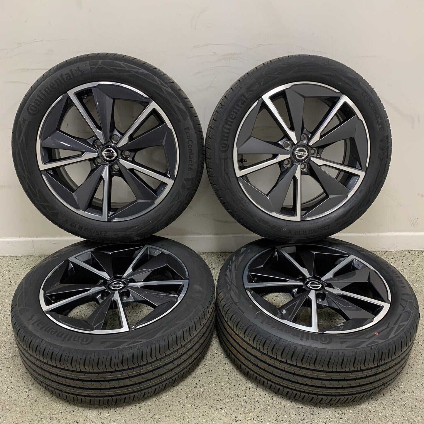 Genuine Set Of Nissan Qashqai 19” Alloy Wheels and Tyres
