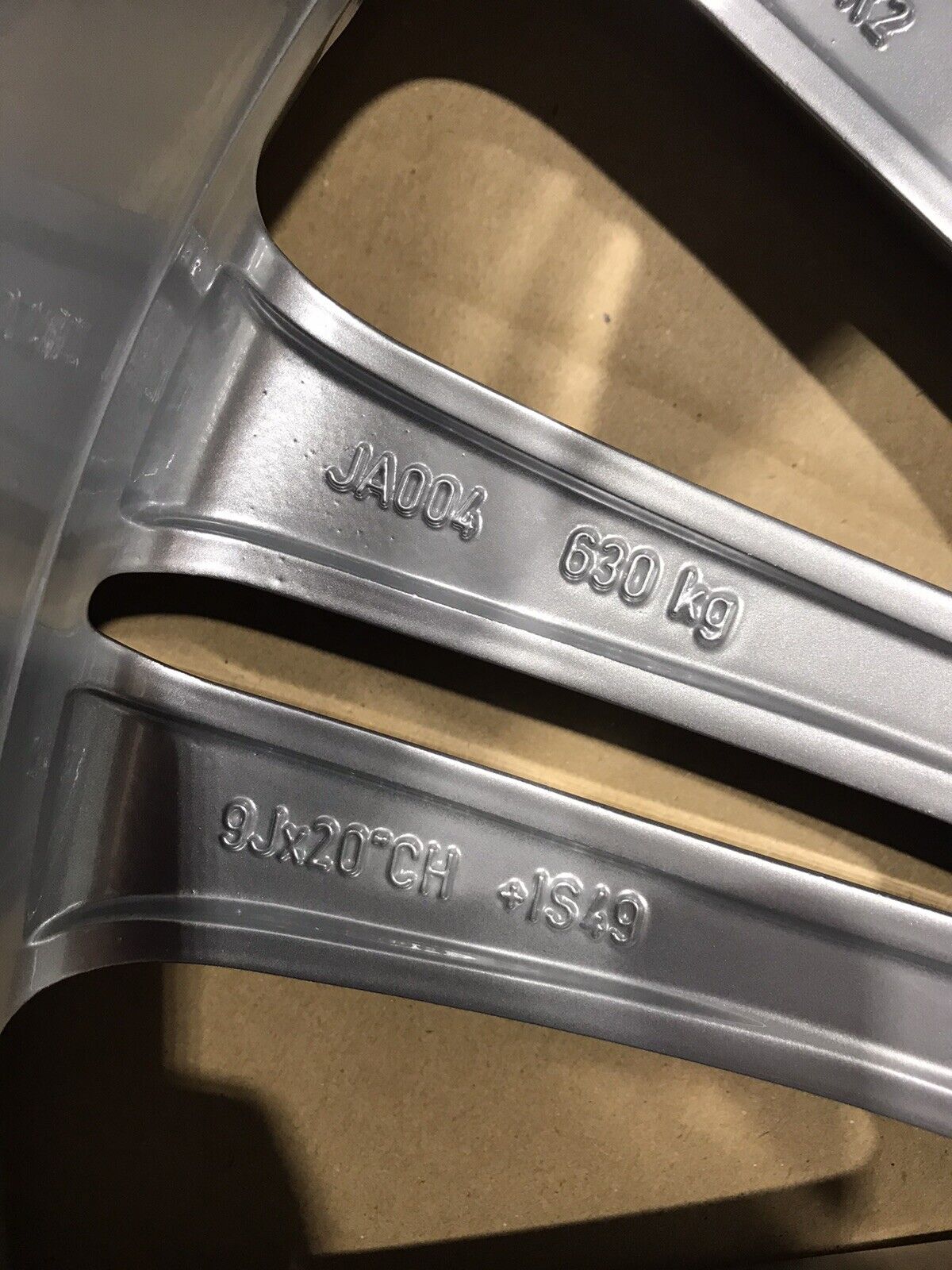 Genuine Jaguar XJ XK XKR 20" Front Kasuga Alloy Wheel  ( 9J X 20-49) C2d4245