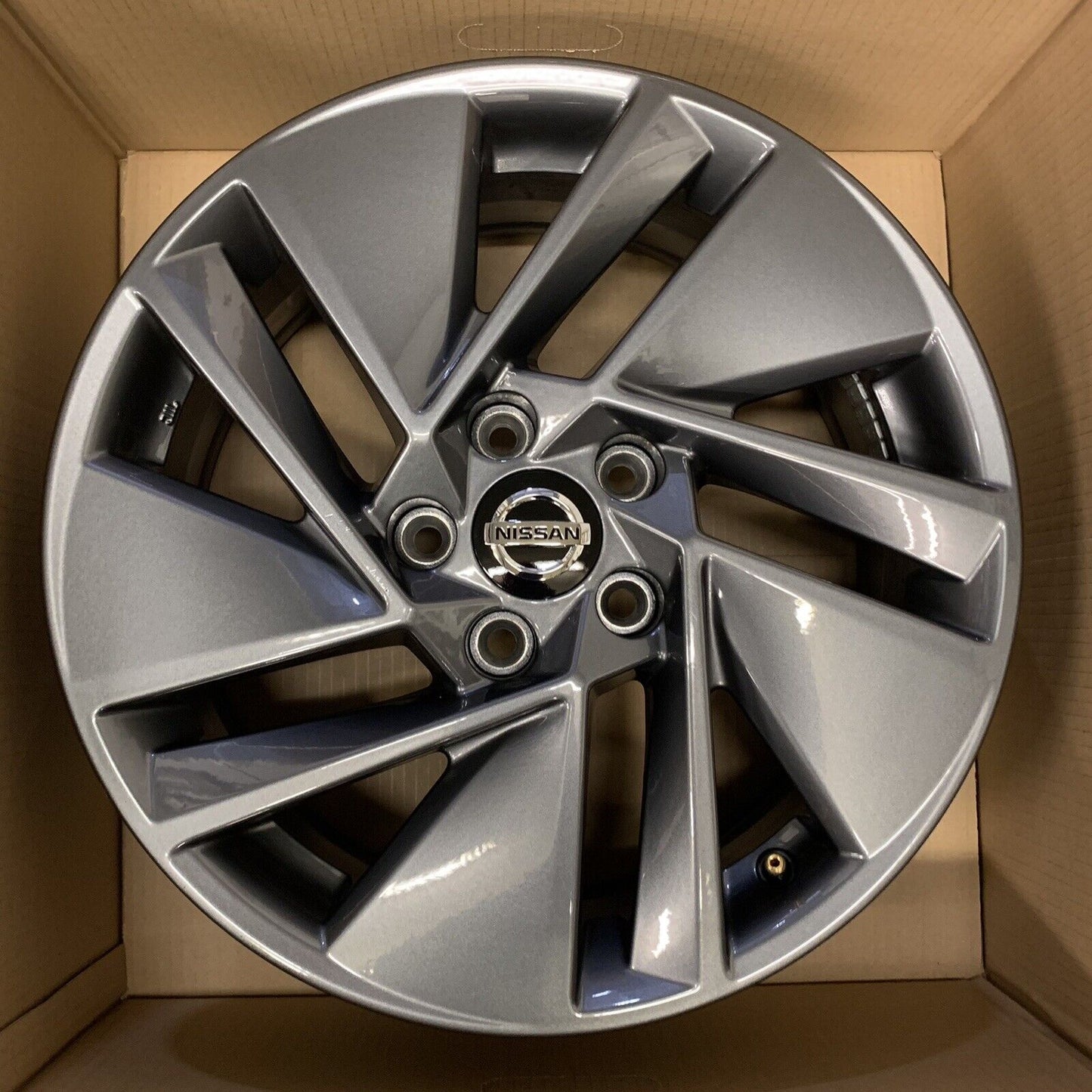 Genuine Set  Nissan Qashqai 17" Grey Alloy Wheels  7J 40 offset D03006UA2A