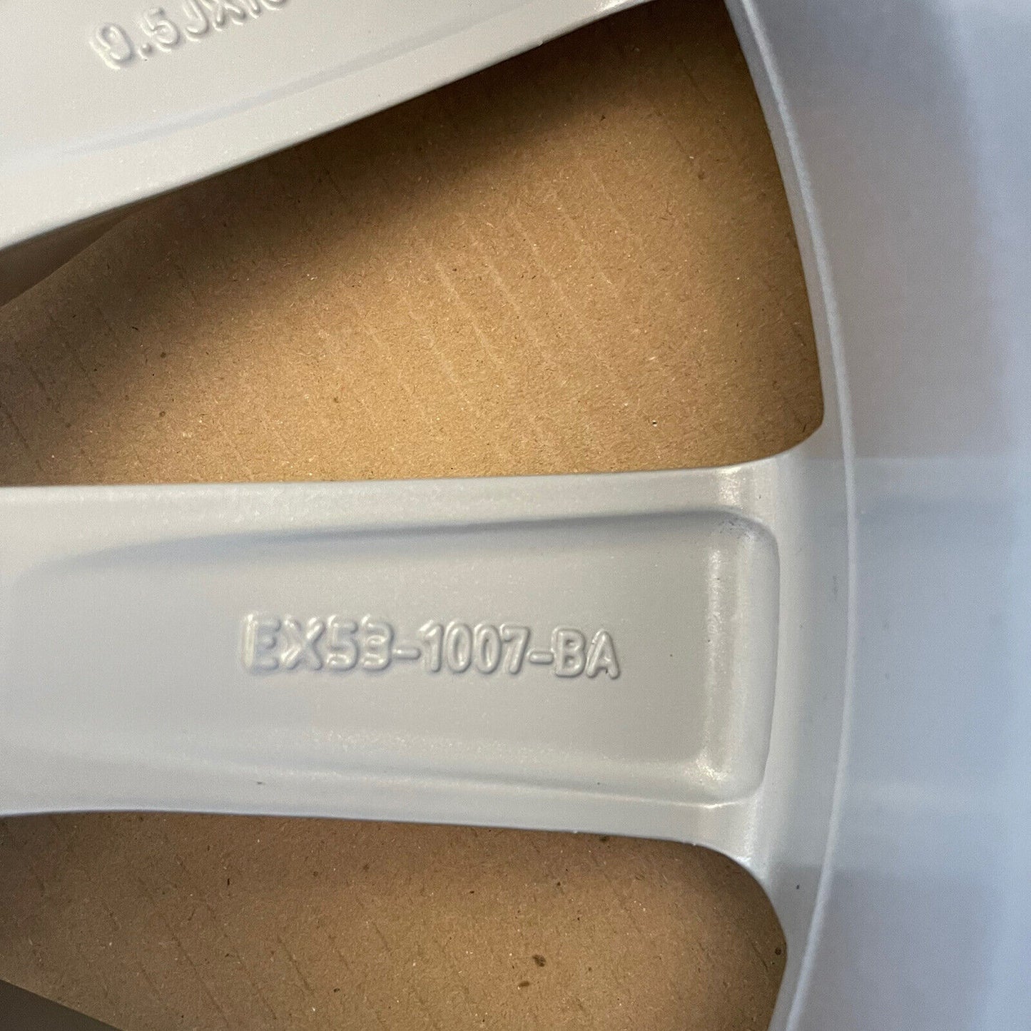 Genuine Jaguar F-Type 18" Rear Vela Alloy Wheel 9.5Jx18CHx27MM Ex531007ba