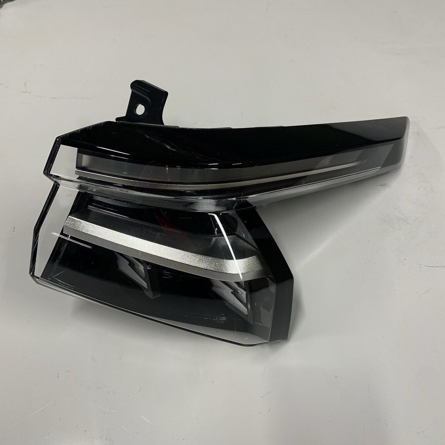 Genuine Nissan Qashqai J12 Off Side Right Hand Rear Drivers LED Light 26550HN25A