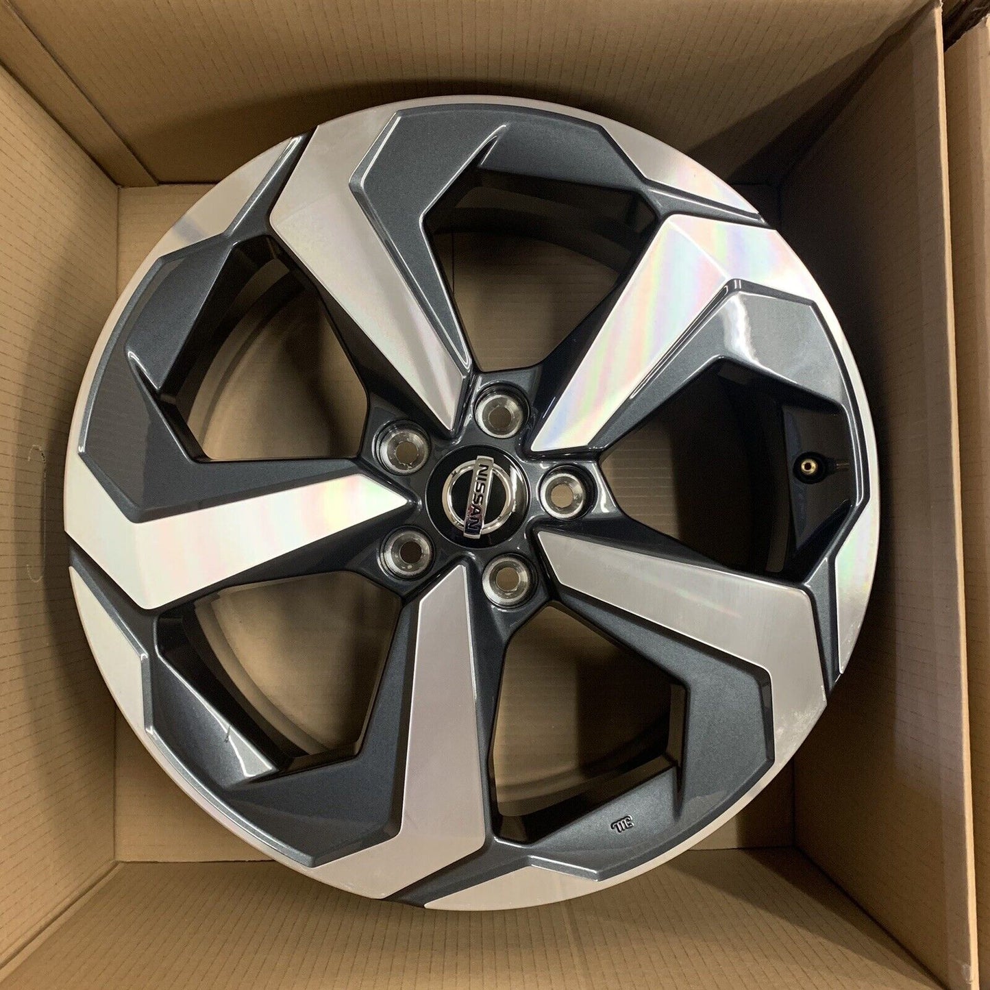 Genuine Set Of 4 Nissan Qashqai 18" Alloy Wheels Grey And Diamond Cut D03006UA3A