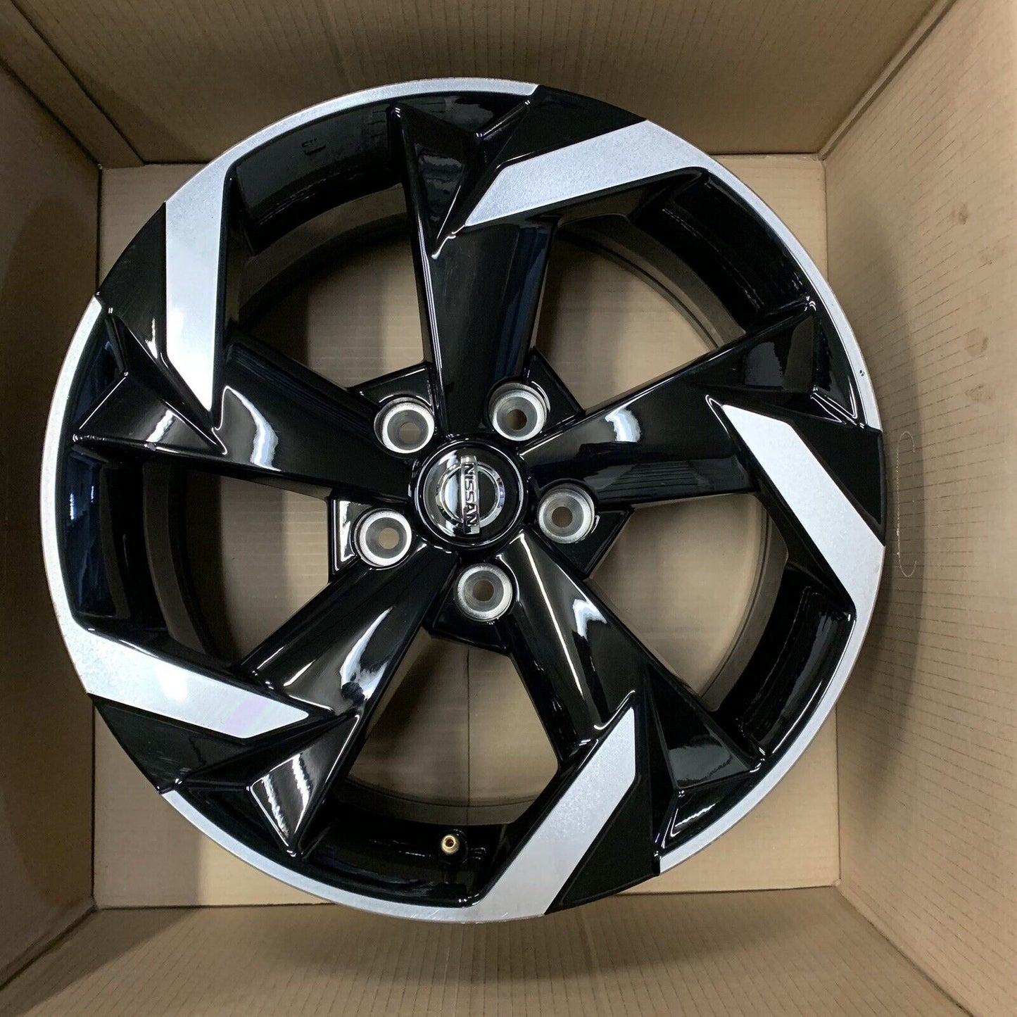 Genuine Nissan set of 4 Juke 17" alloy Wheels Diamond Cut Gloss Black 7J 35