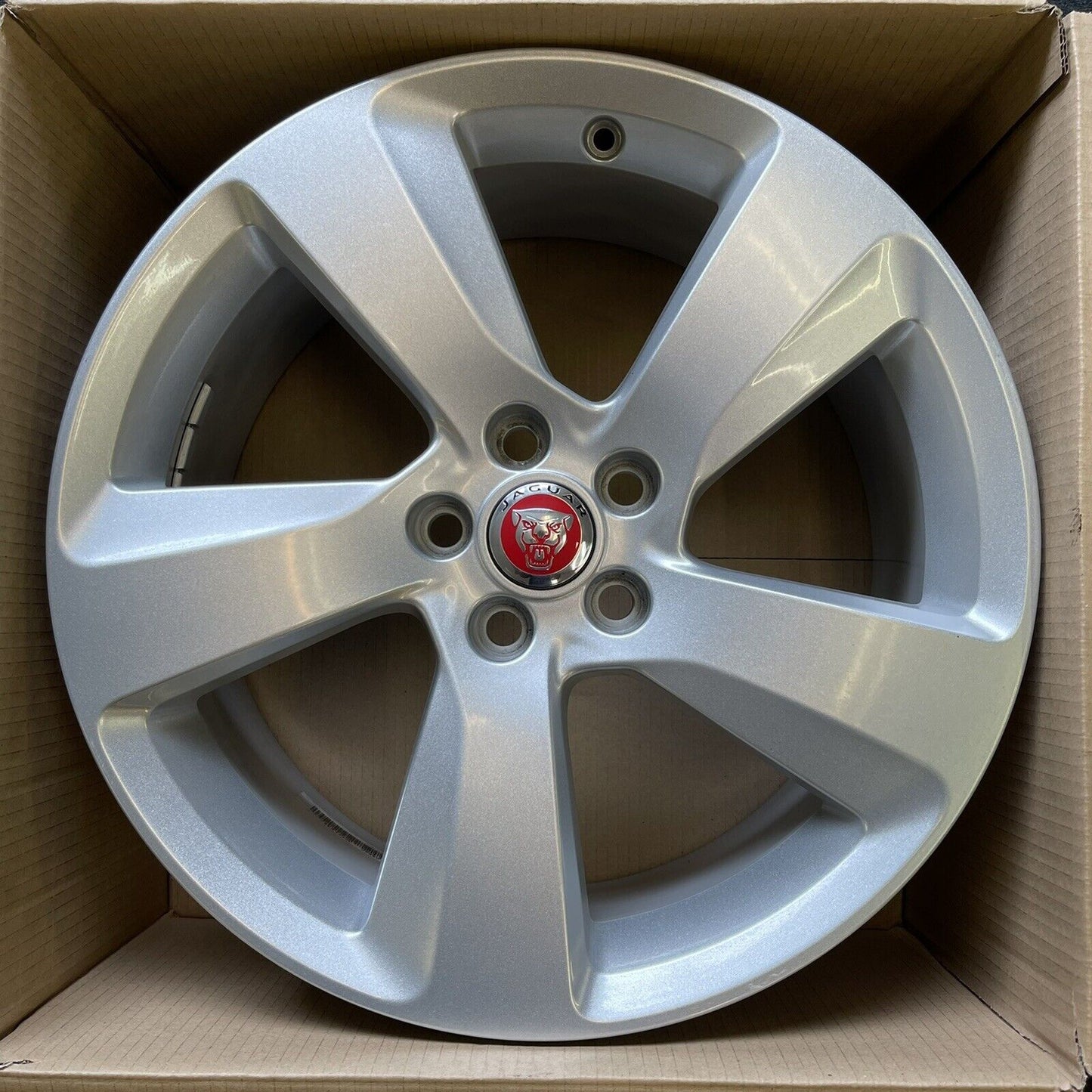 Genuine Jaguar XF 18" Fan Alloy Wheel Silver 8jx18ch 45 Off Gx73-1007-da