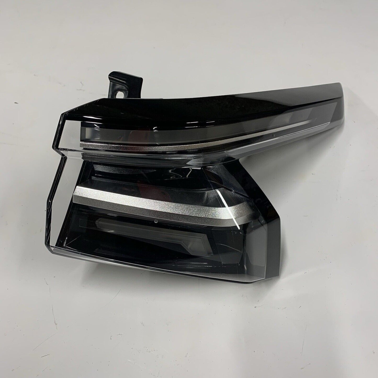 Genuine Nissan Qashqai J12 Off Side Right Hand Rear Drivers LED Light 26550HN20A