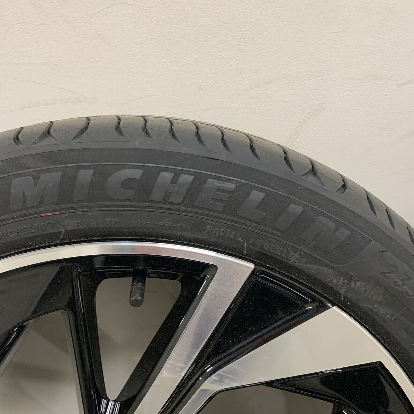 Genuine Set Of Nissan Qashqai 20" Alloy Wheels and Tyres