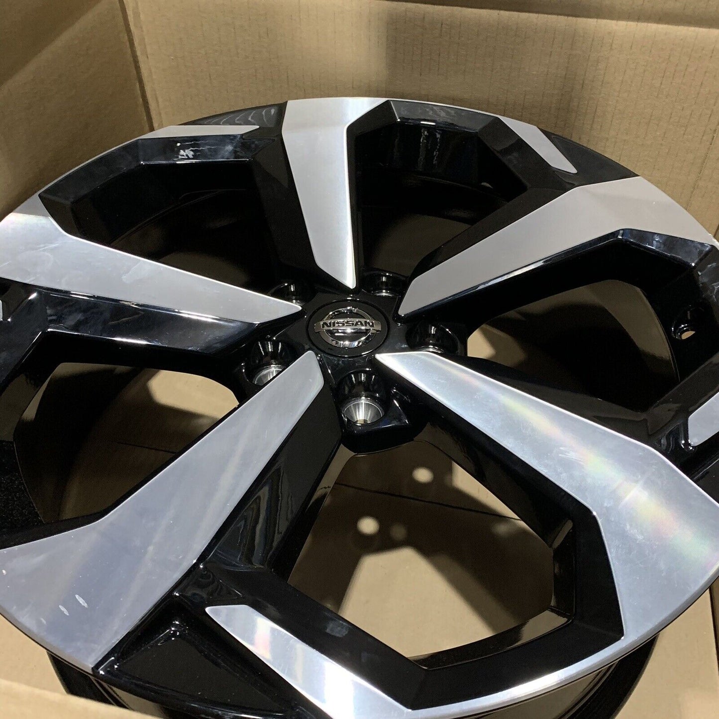 Genuine Nissan Juke 19" Alloy Wheel Diamond Cut and Gloss Black 6PA3B