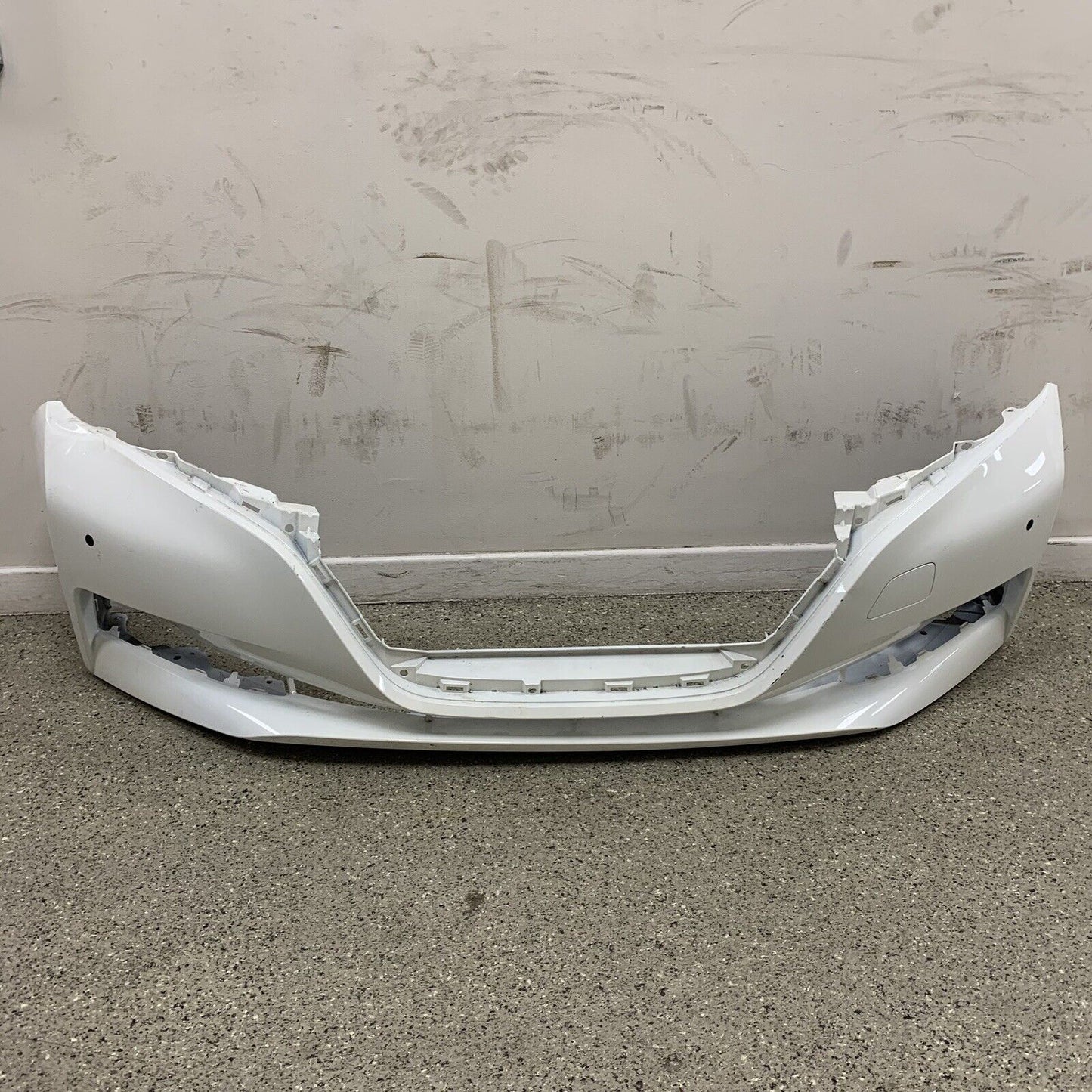 GENUINE NISSAN LEAF FRONT WHITE BUMPER WITH PCD HOLES