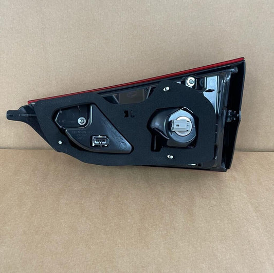 Genuine 2017 Nissan Qashqai Near Side Left  Hand Rear Tailgate Light 26555hp05a