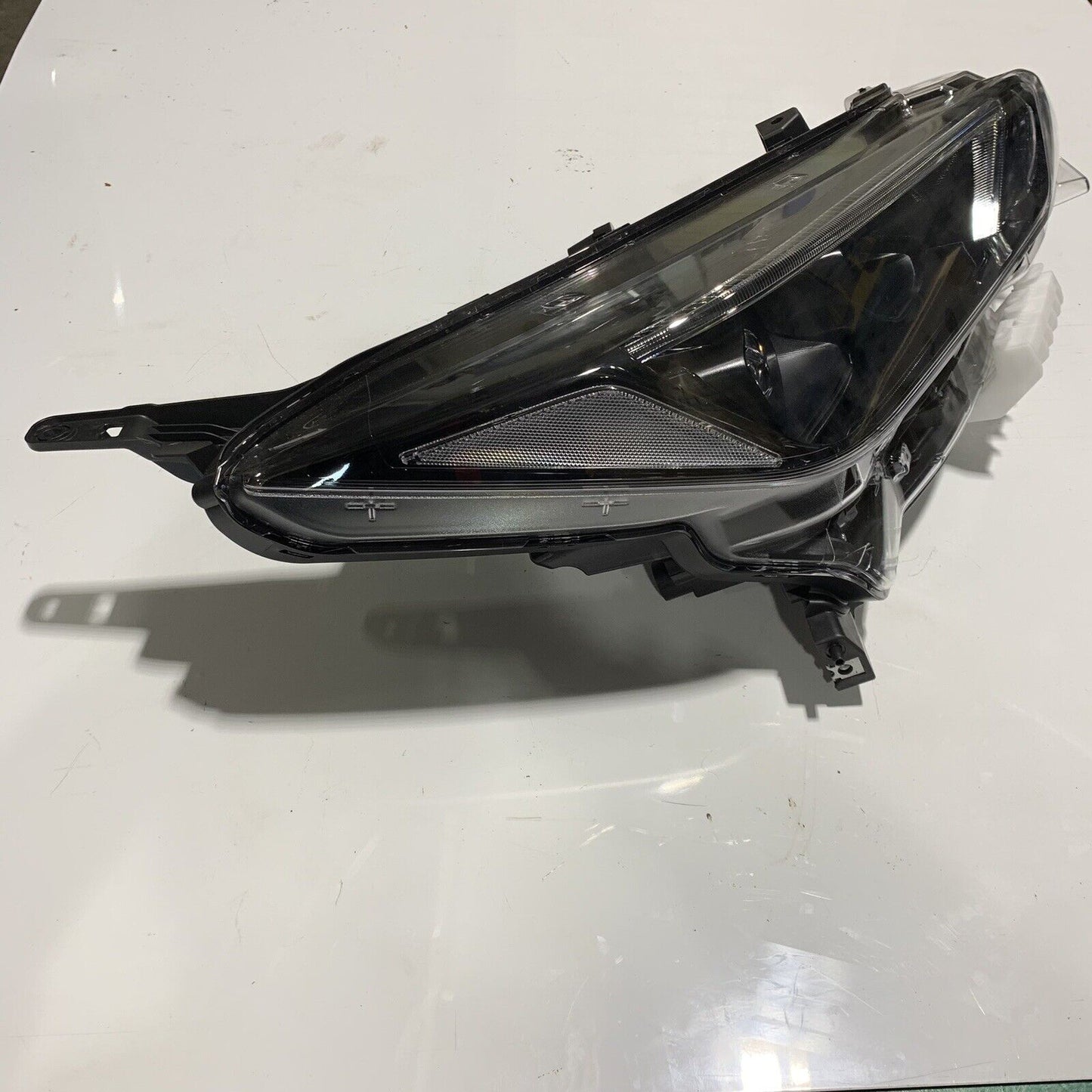 New Genuine Nissan Leaf Headlight LED Right Hand 260106wk8a